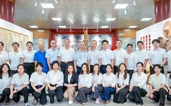 四家律所党支部三十余名党员律师在揭阳合影